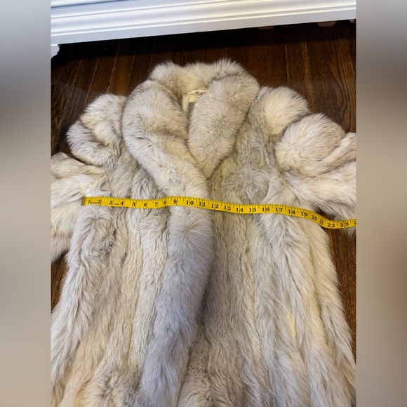 SOLD!!!!!Genuine Saga blue Fox fur Luxurious Fur Coat - Picture 15 of 16